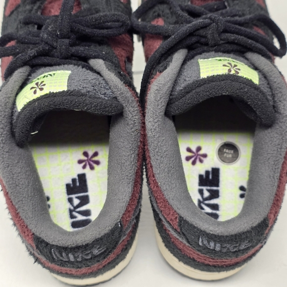 Nike Dunk Low SE Fleece Burgundy Crush DQ7579-600 Shoe Women's Size 8 Pre-owned - Picture 9 of 10